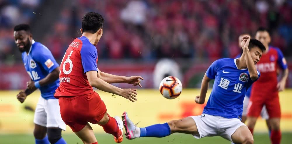 河南建业主场负于重庆斯威，遭遇连败的简单介绍