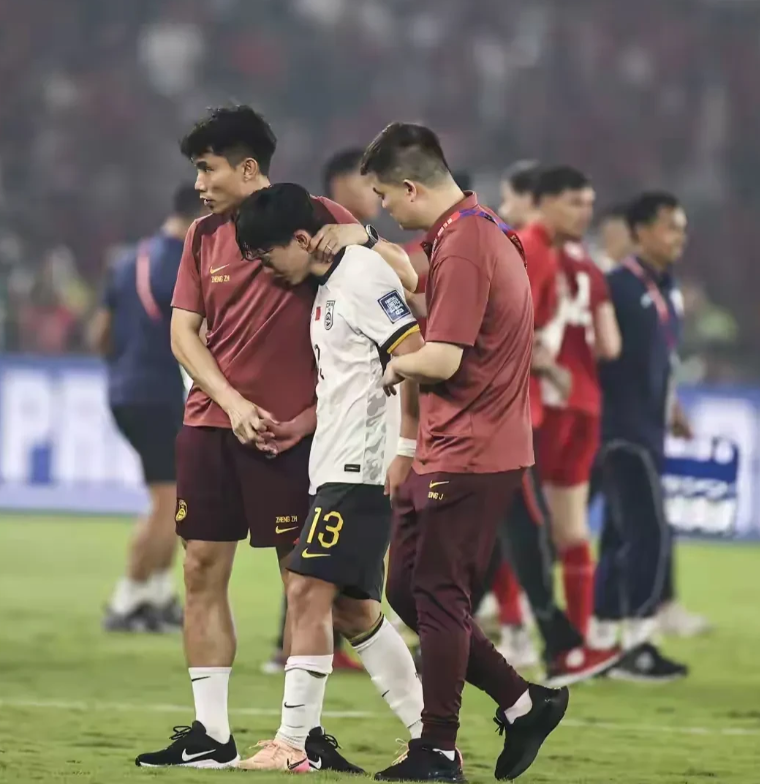 九游网站-球员悄然离队，球迷震惊失落